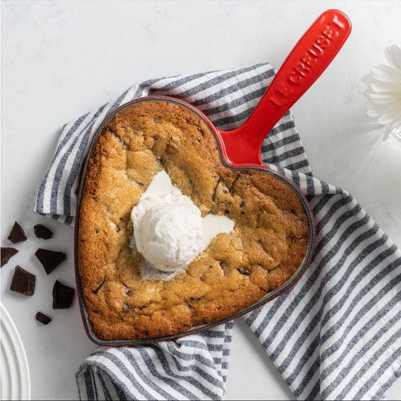 Le Creuset Other - NEW❤️Le creuset heart skillet